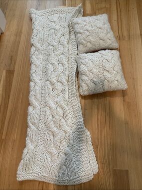 Grandin Road Cable Knit Ivory Throw & Pillow Set